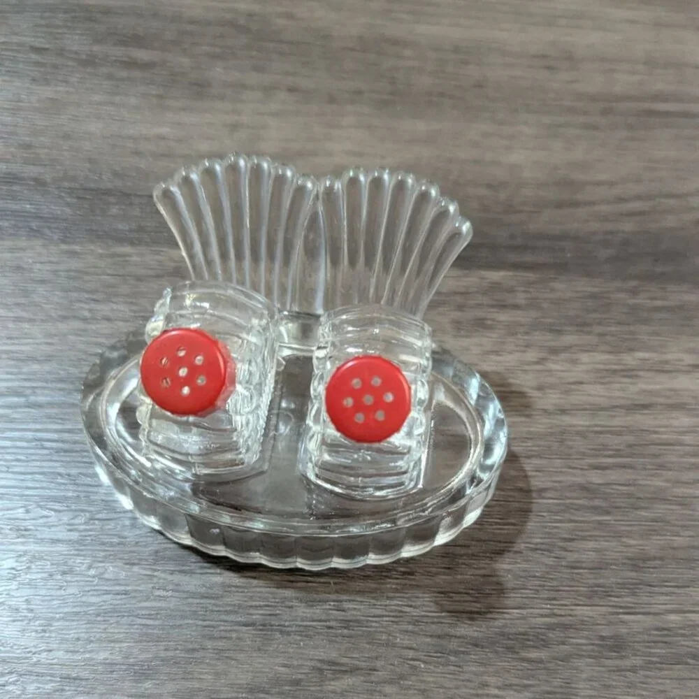 Mini Vintage 1940s Clamshell Glass Salt & Pepper Shakers Red Lids Feather Tray S
